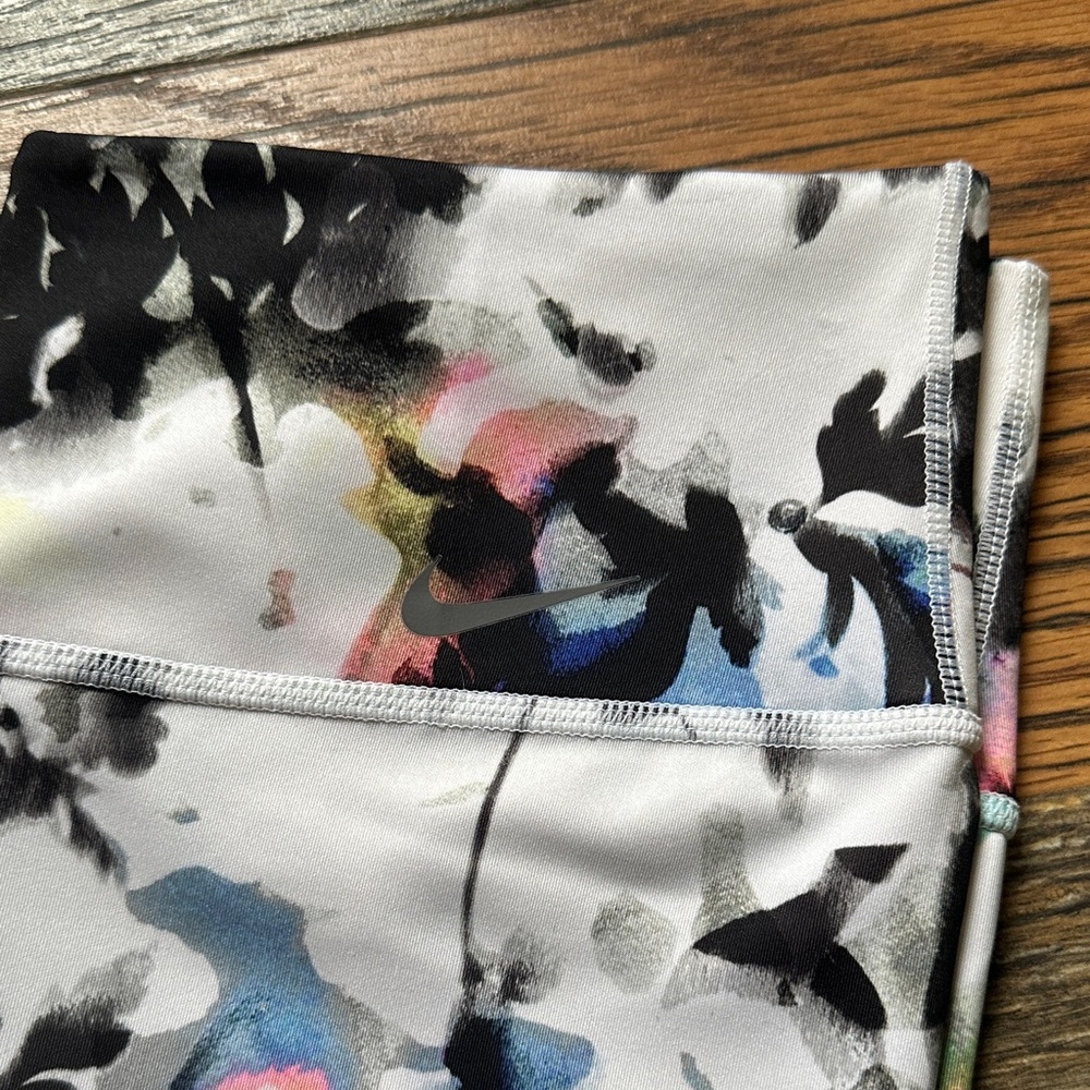 Nike Floral Print Leggings - Picture 4 of 4
